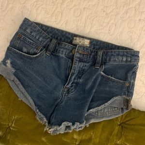 Euc Free people denim cut-off shorts size 24